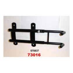 Basil bev steun verst Pluto mand